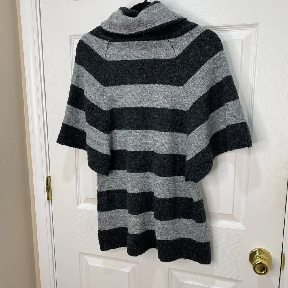 Fenn Wright Manson short sleeve grey striped turtleneck sweater with pockets - Picture 5 of 11